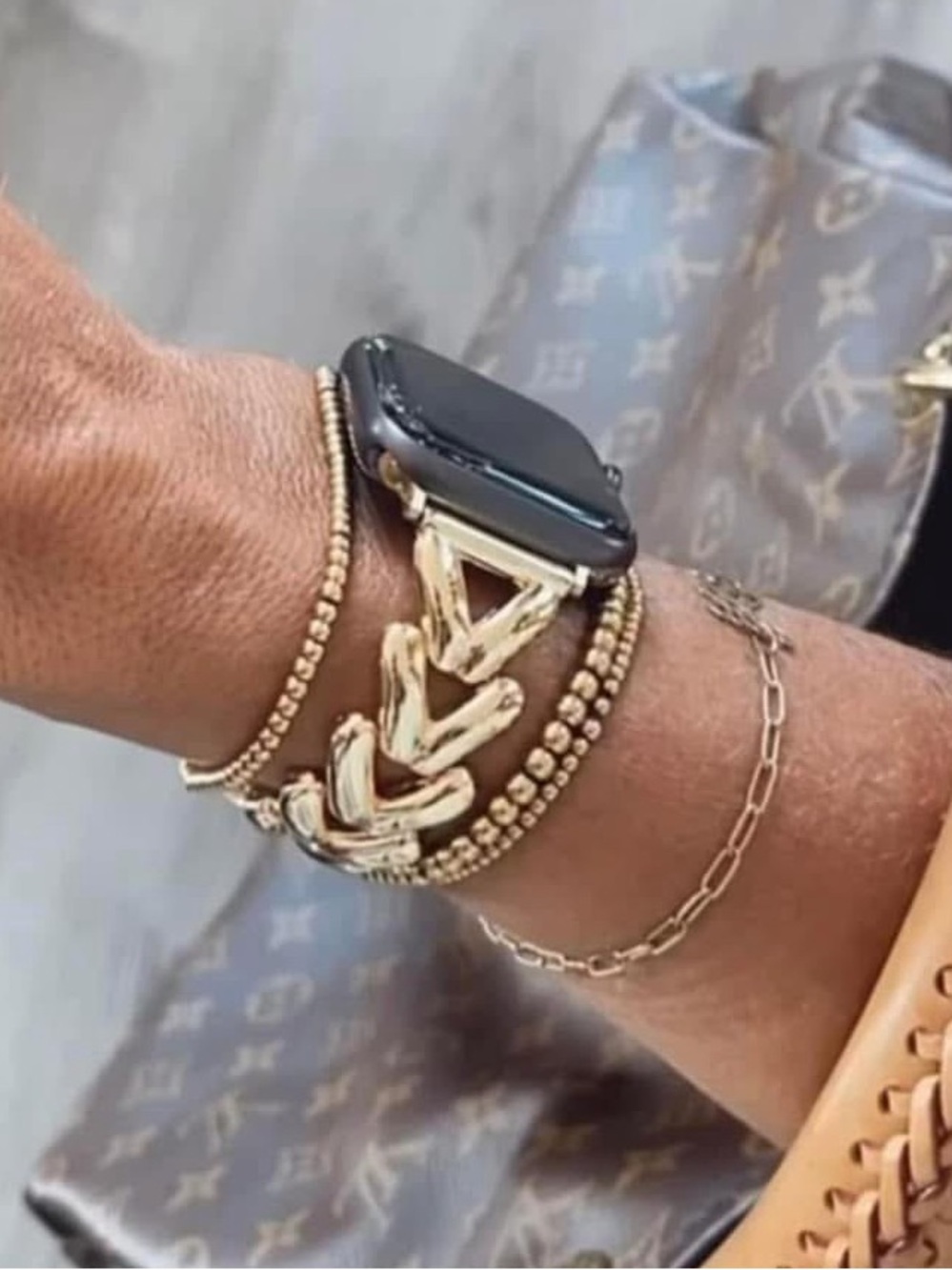 Plunder Golden Elegance Chain Link Apple Watch Band Bracelet 38/40/41mm - Picture 2 of 4
